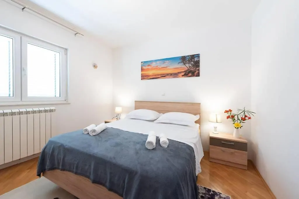 Garden Jacuzzi Apartment For 4 Persons Trogir 0*,  Croatia
