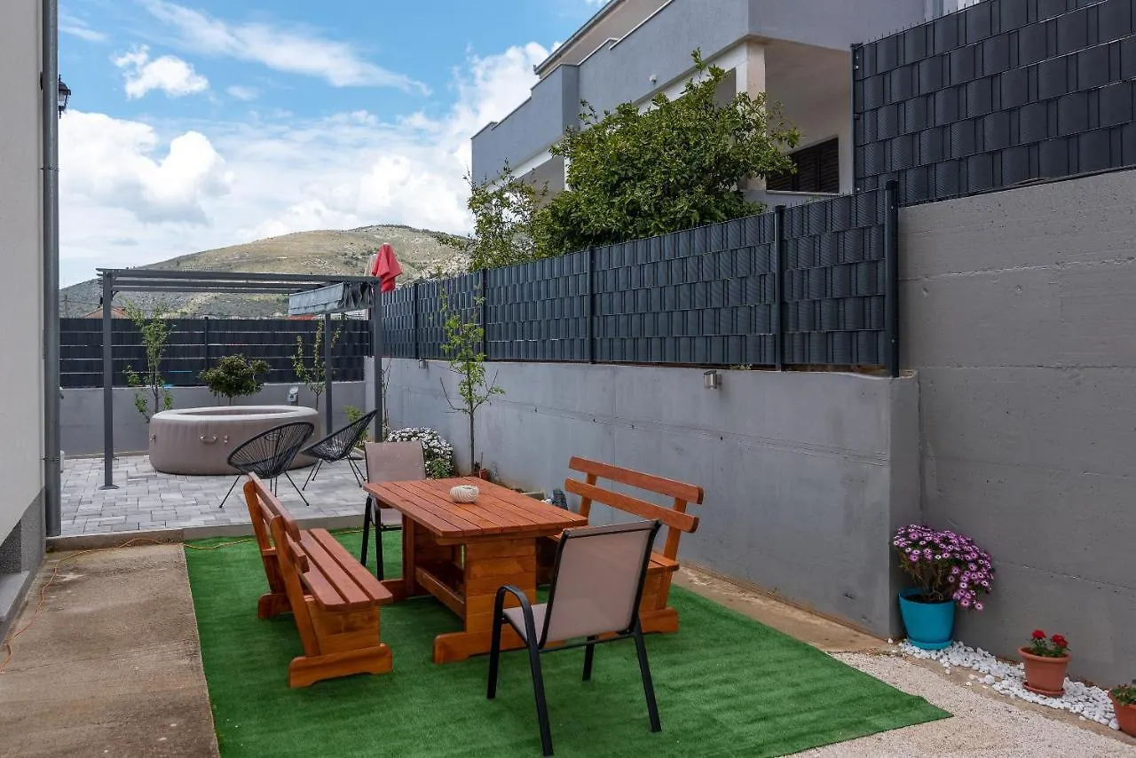 Garden Jacuzzi Apartment For 4 Persons Trogir 0*,  Croatia